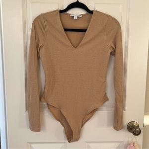 Macy’s And Now This Women’s Shimmer V-neck Bodysuit in Camel Shimmer Size S